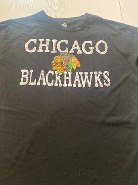 Large Chicago Blackhawks T shirt